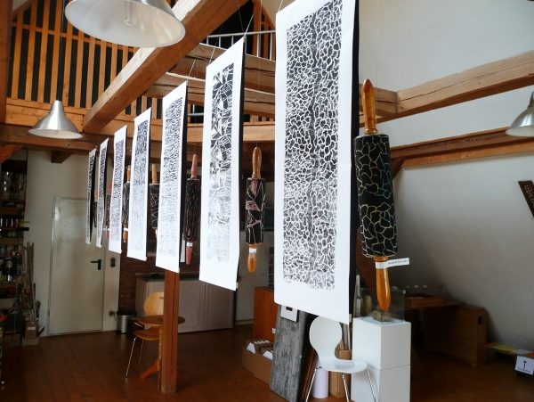 Ausstellung, Holzschnittarbeiten von Kursteilnehmern im Atelier Rose Fiedler                        