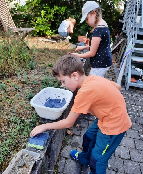 Papierschöpfen mit Kindern im Atelierhof in Rutesheim